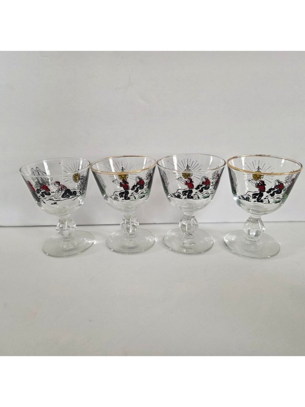 Linbbey Treasure Island Set Of 4 Vintage Glasses With Gold Rim & Folk Art Design